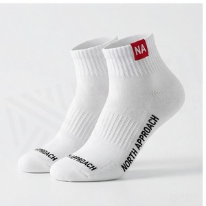 Chaussettes basses North Approach blanches respirantes pour usage quotidien décontracté, tricotées avec logo imprimé sur le dessus - Product Image 3