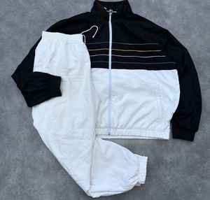 Ensemble de survêtement unisexe de haute qualité personnalisable avec logo et design unique - Product Image 4