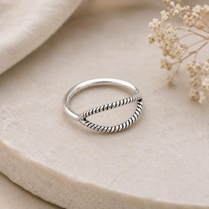Anillo de Plata de Ley 925 con Diseño de Cuerda Trenzada, Anillo Minimalista Apilable, Anillo de Boda Trenzado, Joyería Delicada para Uso Diario, Regalo - Product Image 1