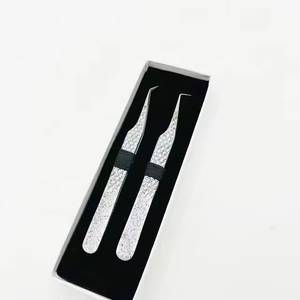 Juego de Pinzas para Pestañas de Acero Inoxidable de Precisión con Acabado Brillante en Caja - Product Image 1