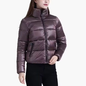 Chaqueta acolchada corta de invierno con diseño personalizado, brillante, con cuello alto y cremallera, a prueba de viento, para mujer. - Product Image 6