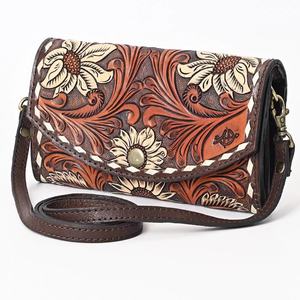 Sac à main Western Sling de luxe Bohème Design personnalisé Fleur en cuir repoussé Sculpture florale Sac de rodéo pour femmes - Product Image 1