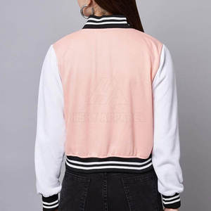 Veste universitaire pour femme de qualité supérieure en gros, avec couleurs et styles personnalisés, idéale pour le streetwear. - Product Image 2