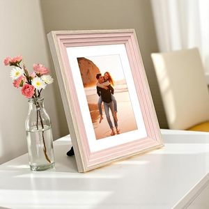 Cadre photo rectangulaire vertical en bois massif moderne, fait main, à poser sur table ou à accrocher au mur, avec design Jardin Botanique - Product Image 4