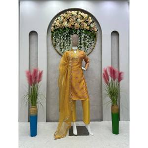 Conjunto de Fiesta XL de Chifón con Top, Pantalón y Dupatta con Bordado de Hilo y Lentejuelas para un Look Elegante - Product Image 4