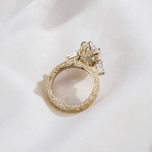 แหวนเพชรทรงมาร์คีส์ทอง 14K ประดับเพชรทรงทริลเลียนด้านข้าง เครื่องประดับหมั้นสำหรับผู้หญิงแบบคลาสสิก - Product Image 4