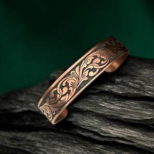 กำไลข้อมือทองแดงลายสลักแบบเรียบหรูสำหรับผู้ชาย OEM สำหรับผู้ป่วยโรคข้ออักเสบ ทองแดงแท้พร้อมเทคนิคการขัดเงา งานฝีมือโลหะ - Product Image 4