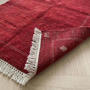 Tapis en laine noué à la main rouge rubis, design classique minimaliste à bordure florale, tapis décoratif de luxe fait main avec franges et pompons - Product Image 6