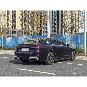 Berline noire haut de gamme au design moderne, jantes en alliage sportives, véhicule électrique à énergie nouvelle - Product Image 4