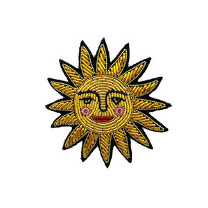 2026 Badges de cérémonie personnalisés OEM en fil de bullion brodé à la main, en tissu toile, couleurs personnalisées, confortables - Product Image 1