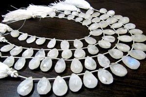 Perles de pierre de lune arc-en-ciel blanches naturelles authentiques, forme poire briolette 7x10 8x11mm, brin de 8 pouces de long - Product Image 3