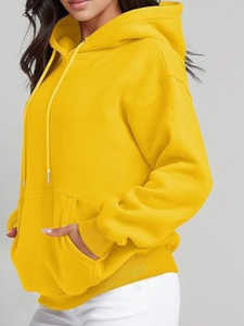 Sweat-shirt à capuche jaune personnalisé pour femme, en molleton de coton, coupe oversize, pull uni, coupe ample, haut décontracté à capuche pour femme, streetwear - Product Image 3