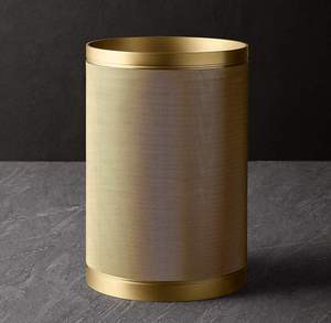 Contenedores de basura metálicos con diseños elegantes y modernos que complementan interiores contemporáneos y entornos profesionales. - Product Image 6