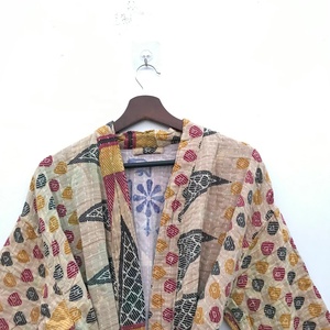 Nueva llegada indio hecho a mano viejo Kantha edredón Kimono chaqueta de invierno túnicas Kimono corto para mujer - Product Image 1