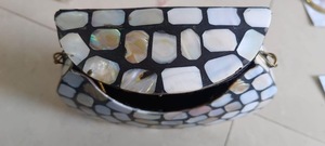 Bolso de Mano a Cuadros Personalizado con Serigrafía y Cadena para el Hombro, Hecho a Mano por ILAHI, para Uso Diario - Product Image 1