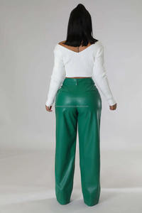 Pantalon pour femme, taille mi-haute, en similicuir vert, coupe skinny, devant plat, jambe large, longueur totale, écologique, chic décontracté, fermeture à boutons - Product Image 3