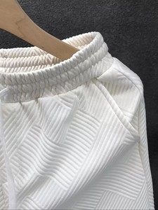 Shorts décontractés pour hommes - Shorts jacquard géométriques minimalistes pour hommes élégants, parfaits pour les tenues d'été - Product Image 2