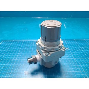 Régulateur de pression pneumatique SMC AR40-04BG-A, utilisé comme pièce détachée pour équipement semi-conducteur d'occasion - Product Image 6