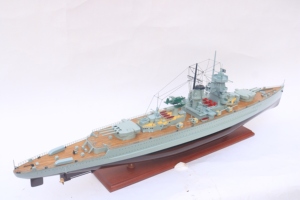 Modèle de bateau en bois de la marine allemande fait main - Maquette de bateau de guerre de poche de la Seconde Guerre mondiale à l'échelle militaire pour la décoration de la maison ou du bureau - Product Image 3