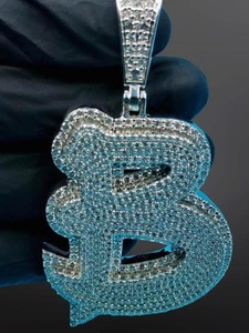 จี้ตัวอักษรหรูหรา สไตล์ฮิปฮอป ประดับเพชรแบบ Iced Out จี้เพชร VVS แบบสั่งทำพิเศษ จี้ตัวอักษรประดับมอสซาไนต์ จี้เงินแท้ 925 - Product Image 6