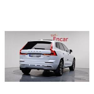 Volvo XC60 B5 Ultimate 2023 con Cámara Trasera, Asientos de Cuero, Caja de Cambios Automática, Brillante, 35,497 km - Product Image 2