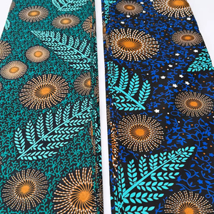Elegante Tela con estampado de cera africana de algodón de Kenia con patrones de moda para confección de trajes tradicionales y modernos - Product Image 1