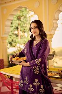 Traje Tradicional Indio para Mujer, Salwar Kameez de Seda Chanderi Morada con Bordado Floral, Conjunto Kurta - Product Image 6