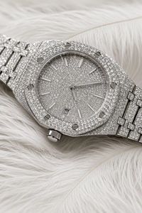 Reloj de pulsera de moissanita de buena calidad con movimiento de cuarzo, elegante para uso diario y como regalo, disponible para la venta. - Product Image 3