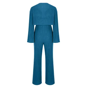 Ensemble de survêtement pour femmes avec logo personnalisé, pantalon de jogging évasé avec strass et sweat-shirt court à fermeture éclair - Product Image 4
