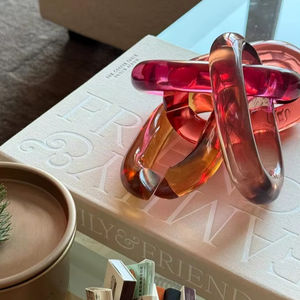 Décoration intérieure : Chaînes en résine personnalisables, très grandes et aux couleurs claires, maillons en résine multicolores de grande taille disponibles. - Product Image 1