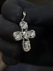 จี้เพชรทรงเอเมอรัลด์คุณภาพสูง ประกายเจิดจรัส ทนทาน ตัวเรือนทองคำแท้ 14K หรูหรา เหมาะเป็นของขวัญวันเกิดหรืองานแต่งงาน - Product Image 2