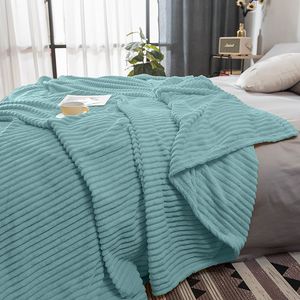 Manta de Coral Azul Cielo, Cálida y Acogedora para Sofá, Cama, Sala de Estar, Suave Manta Decorativa para el Hogar - Product Image 2