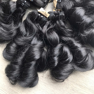 Venta al por mayor 100% de alta calidad Extensiones de cabello vietnamita Bouncy Curl extremos dobles dibujados para tejer - Product Image 6