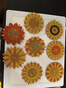 Sous-verres décoratifs faits à la main avec perles pour services à thé et tasses à café, magnifiques accessoires de table brodés pour un usage domestique quotidien - Product Image 1