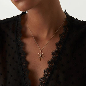 Collier pendentif étoile boussole en or jaune avec diamant de laboratoire - Product Image 4