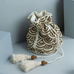 Bolso Potli de satén premium bordado con cuentas de cristal y perlas, estilo coreano, bolso de mano de moda para damas, a los precios más bajos. - Product Image 4
