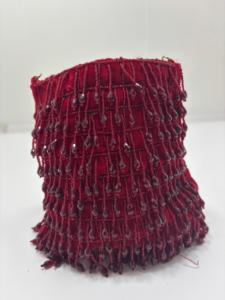 Découvrez des sacs à main brodés et perlés au charme artisanal, parfaits pour les mariages, les fêtes, les cadeaux de mode et les collections de boutiques. - Product Image 4