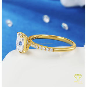 Bijoux de mariage élégants en argent sterling 925 avec pierre centrale carrée en moissanite pour femmes - Product Image 3