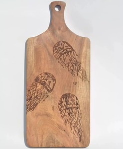 Tabla de Cortar de Madera Rectangular con Incrustaciones de Resina Verde Multicolor, Diseño Antideslizante, Empaque Individual - Product Image 5