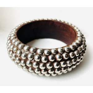 เครื่องประดับแฟชั่นคริสตัลงานฝีมือหลากสีสันสไตล์ชาติพันธุ์สำหรับผู้หญิง ต่างหูไม้แบบติดหู กำไลข้อมือในคอลเลกชันแฟชั่น - Product Image 5