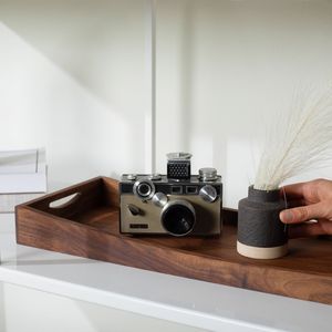 Plateau de service en bois de noyer naturel avec poignées dorées - Product Image 1