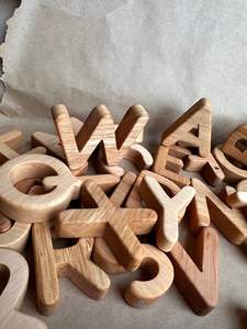 Encantadoras letras del alfabeto de madera para área de juego inspirada en Montessori, desarrollo de alfabetización temprana, decoración educativa para niños pequeños - Product Image 5