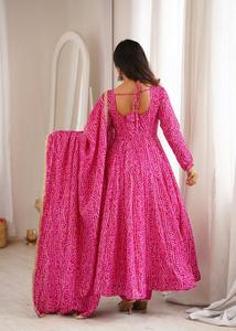 Ensemble de vêtements ethniques et accessoires : Robe en rayonne brodée de miroirs, pantalon en micro-coton et dupatta en dentelle dorée (HTU 54) - Product Image 6
