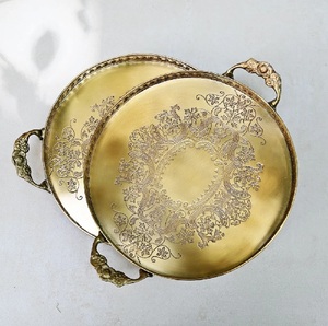 Bandeja de latón puro dorado con asas, bandeja decorativa dorada con asas, bandeja ovalada para café, plato de metal martillado a mano para sala de estar - Product Image 1
