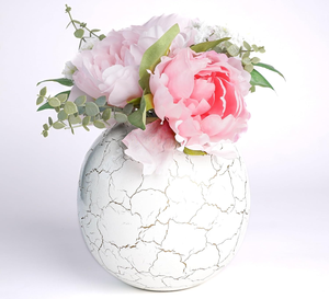 Vase sphérique en métal sculptural pour intérieurs contemporains, support floral décoratif unique pour la mise en scène sur table - Product Image 2