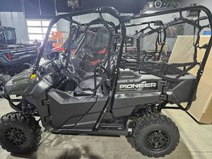 Nouveau et Populaire : UTV Honda Pioneer 700-4 Deluxe 2026 pour Adultes - Product Image 6