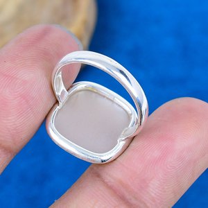 แหวนพลอยมูนสโตนสีพีชธรรมชาติ รูปทรงคุชชั่น ทำด้วยมือ เงินแท้ 925 - Product Image 3
