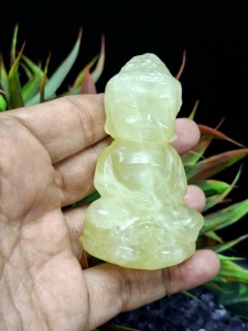 Sculpture de Bouddha bébé en pierre précieuse citrine – Un symbole radieux de paix, de positivité et de prospérité |   Décoration intérieure |   Poids 129 g - Product Image 2