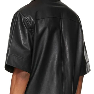 Chemise à manches courtes en cuir PU noir pour homme – Haut oversize style streetwear à col camp – Fabricant de vêtements OEM - Product Image 6