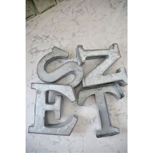 Letras Decorativas de Pared de Metal Galvanizado Rústico con la Palabra EAT - Letrero de Hierro Plateado Industrial con el Alfabeto para Cocina, Restaurante, Comedor - Product Image 2